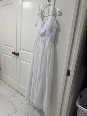 Elegant White Chiffon Maxi Dress
